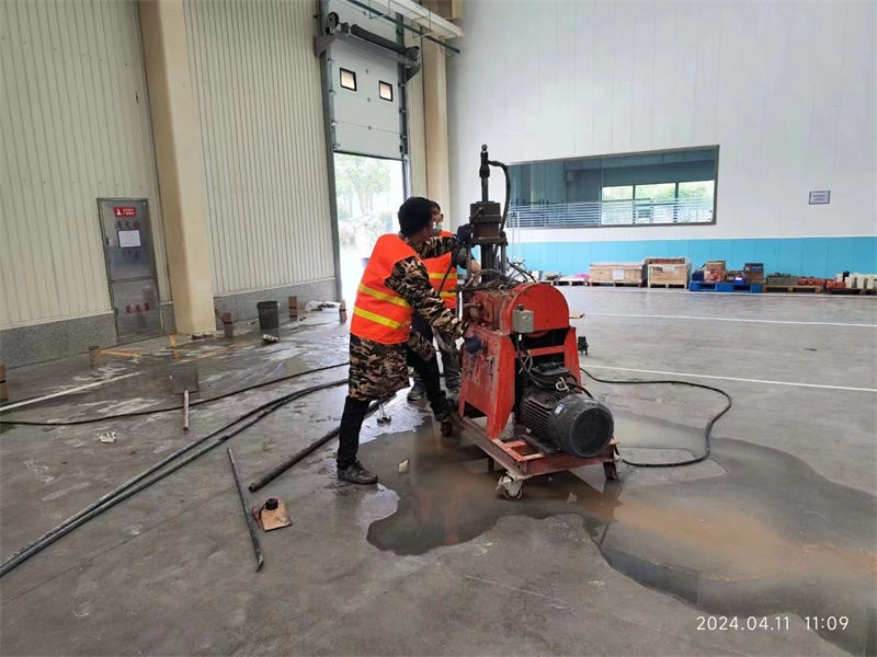 青河厂房地面下沉塌陷注浆加固施工